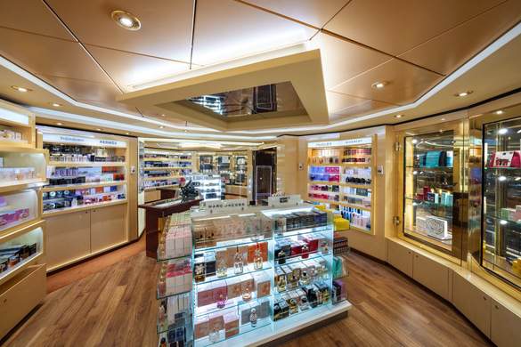 MSC Cruises MSC Fantasia Shopping - Credit - Ivan Sarfatti - MSC Rights 4.jpg